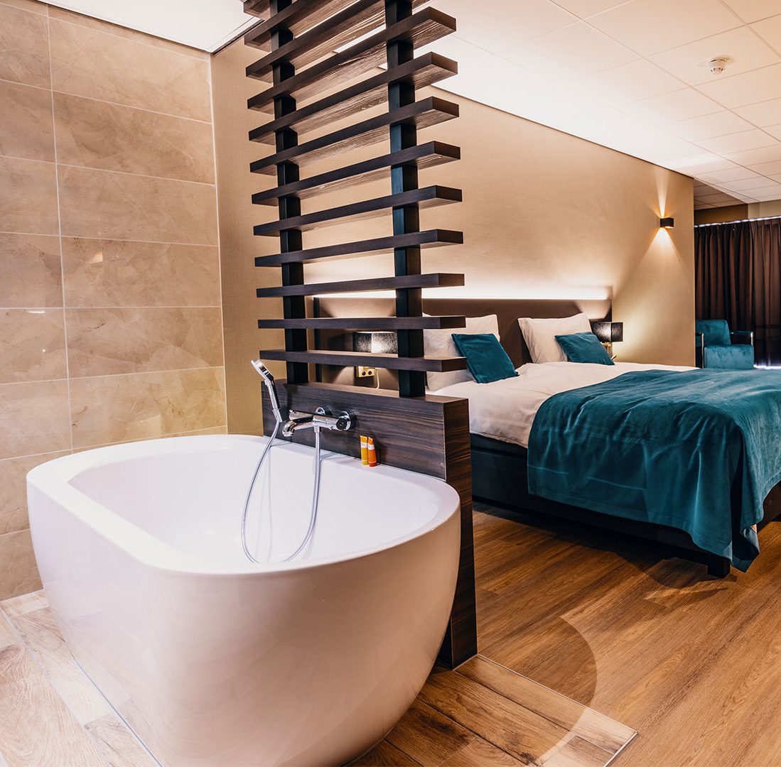 Interieur-Ontwerp_Hospitality_Hotel_Hoogeveen_Inrichting_PVC-vloer_Donker-Hout_Velvet_Blauw__01-1