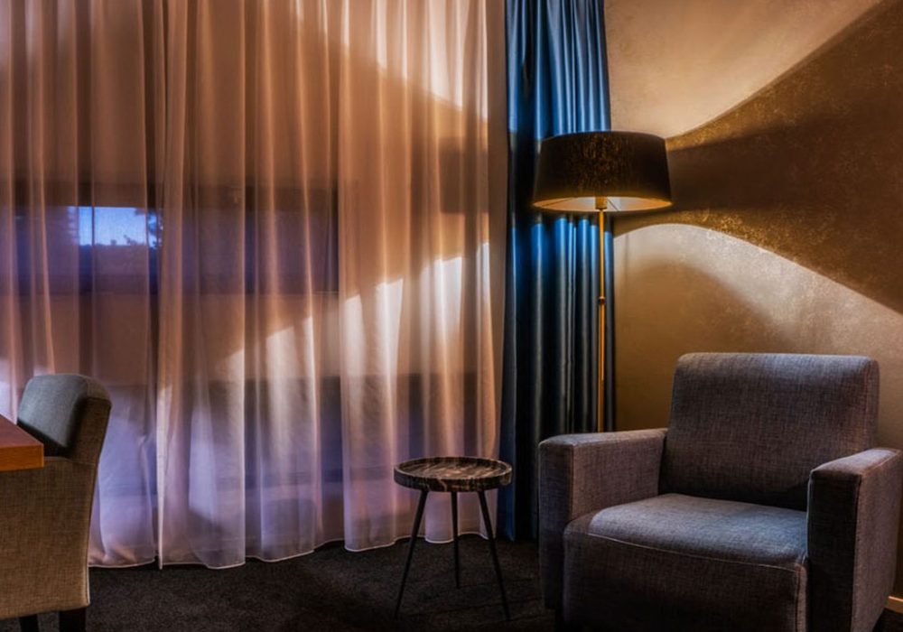 Interieur-Ontwerp_Hospitality_Eden_City_Hotel_Groningen_Inrichting_Hotelkamer_Zithoek__02