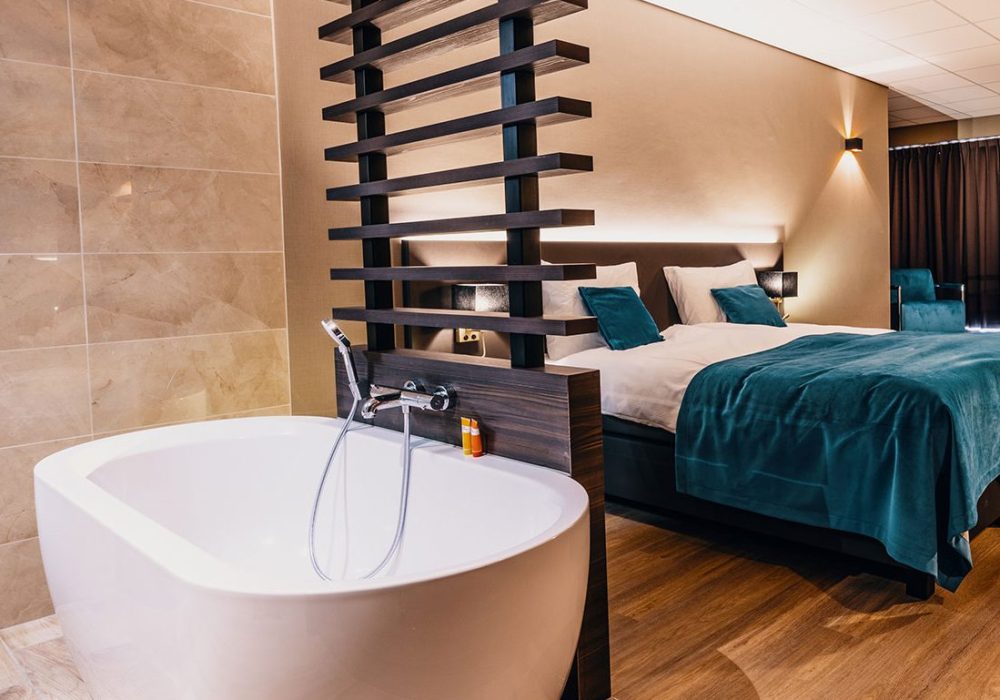 Interieur-Ontwerp_Hospitality_Hotel_Hoogeveen_Inrichting_PVC-vloer_Donker-Hout_Velvet_Blauw__01-1